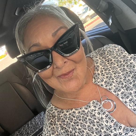 Meet your Posher, Sher - Picture 2 of 13